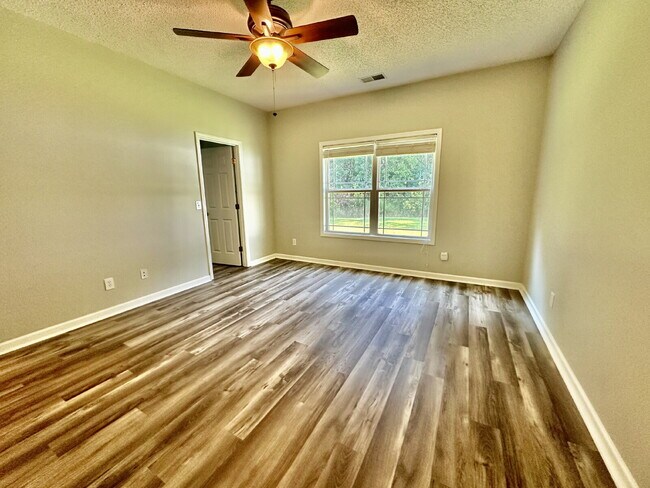Building Photo - Fantastic Three Bedroom Updated Home in Bluffton!