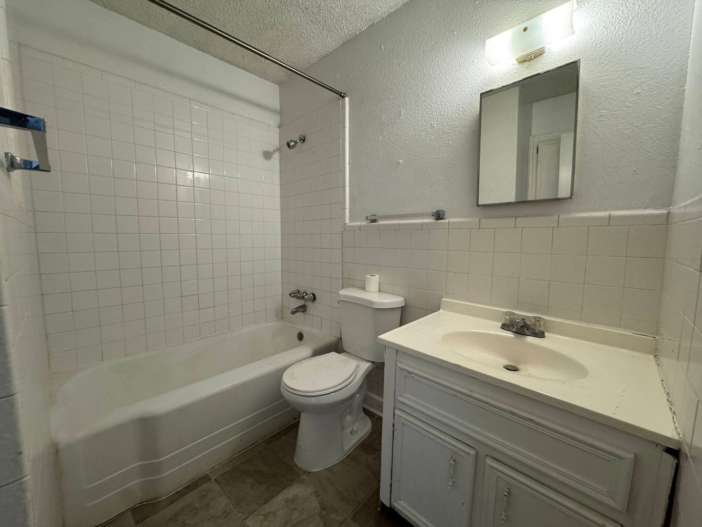 Building Photo - 804-804 Williamson Dr