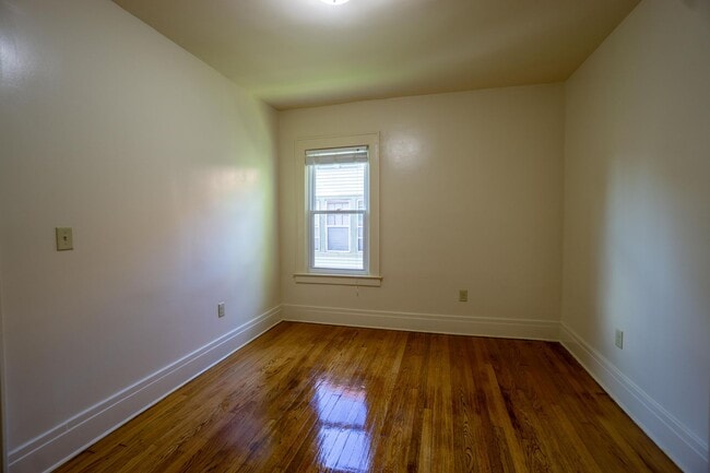 Building Photo - 229 Fellows Ave
