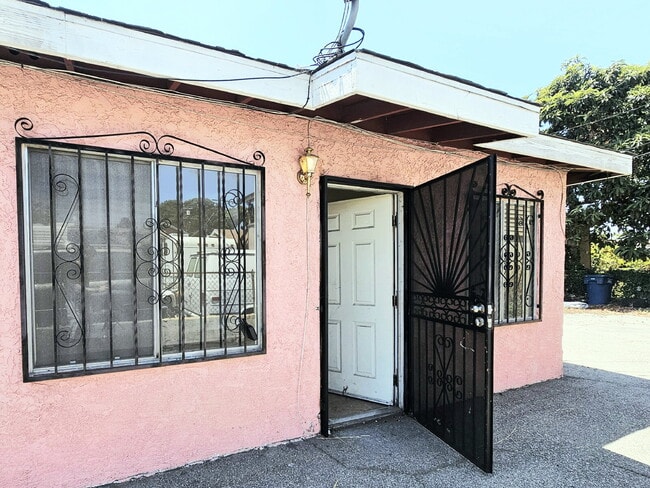 Building Photo - Spacious 1-Bedroom Home with Large Yard!!!