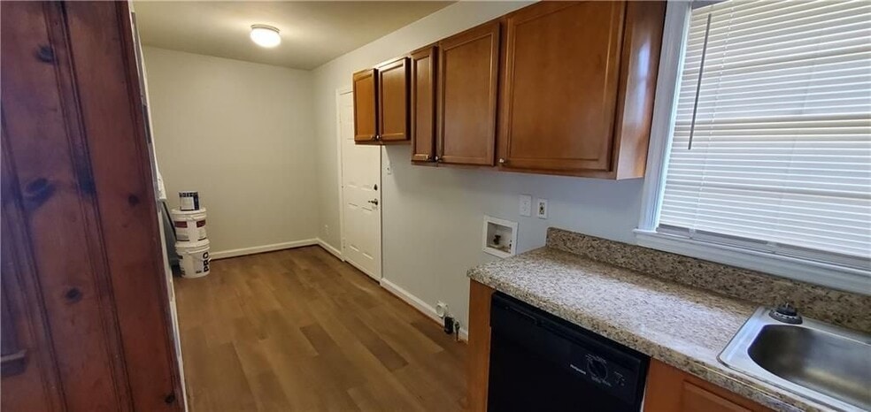 Building Photo - 2704 Gresham Rd S E