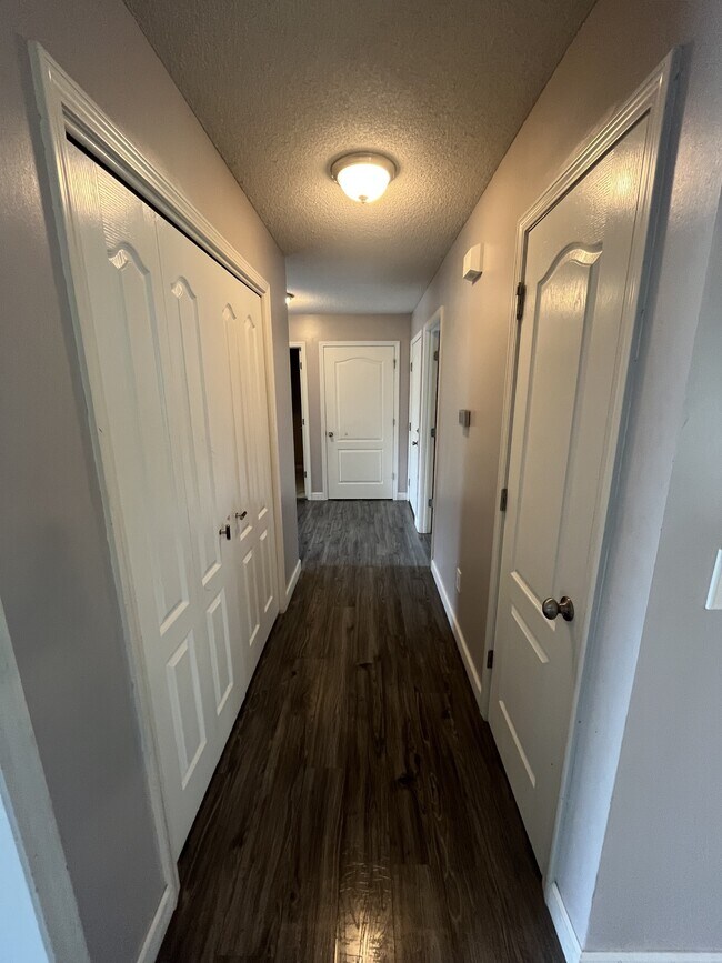 Building Photo - 723 Iron Horse Dr