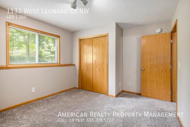 Building Photo - 1133 W Leonard Ct