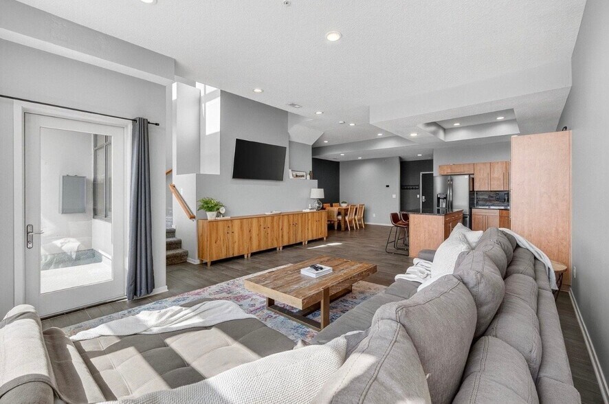 Building Photo - 640 S 50th St