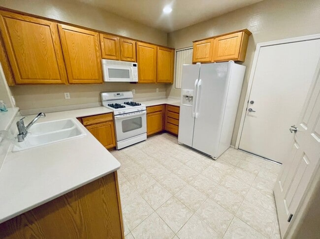 Building Photo - Charming Single-Story Corner Lot Home in Solera 55+ Community