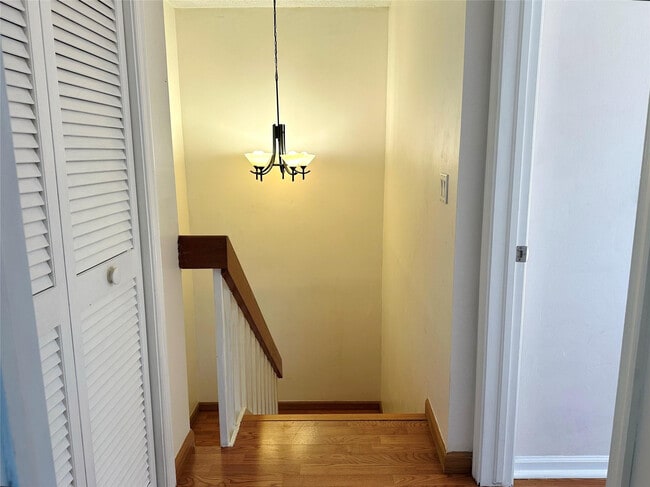 Building Photo - 444 Pine Cir