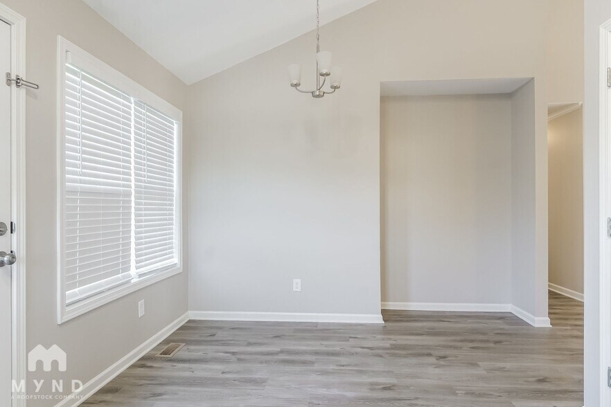 Building Photo - 30 Crestbrook Dr