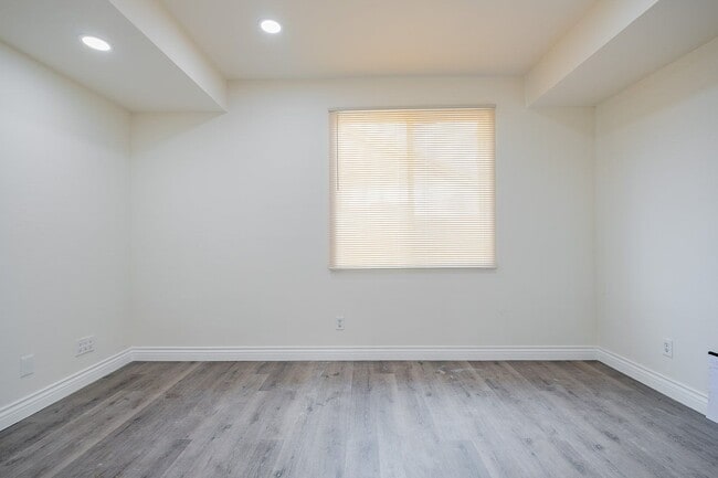 Building Photo - 1514 Regents St