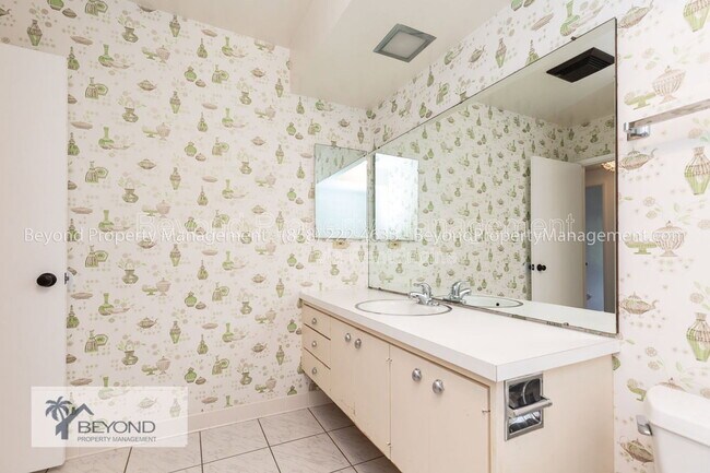 Building Photo - 6536 Avenida Manana