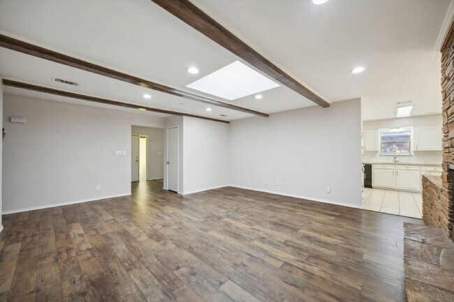 Building Photo - 1725 Northcrest Dr