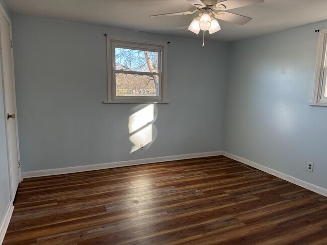 Building Photo - 2516 Hinson Rd