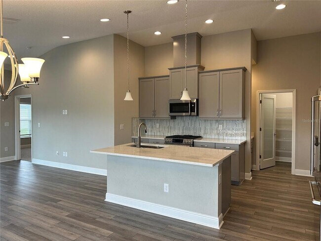 Building Photo - 12533 Oak Hill Way