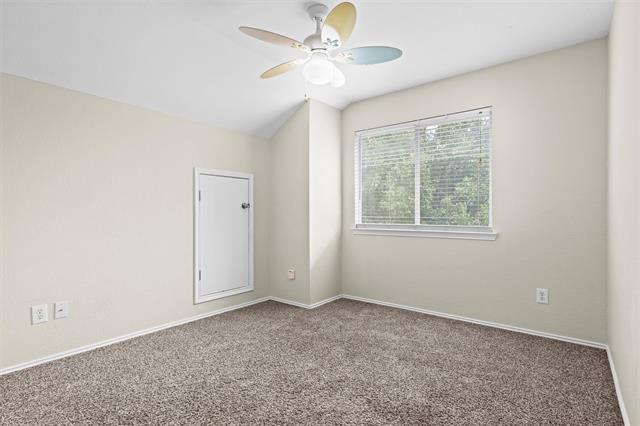 Building Photo - 850 Warbler Ln