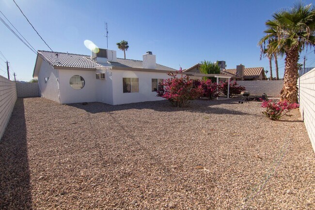 Building Photo - 3 Bedroom - 2 Bath Home