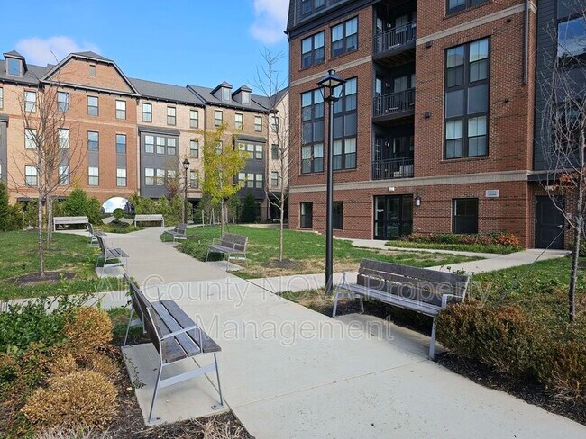 Building Photo - 3927 Fair Ridge Dr