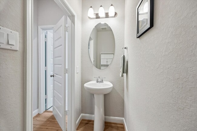 Building Photo - 906 Barstow Dr