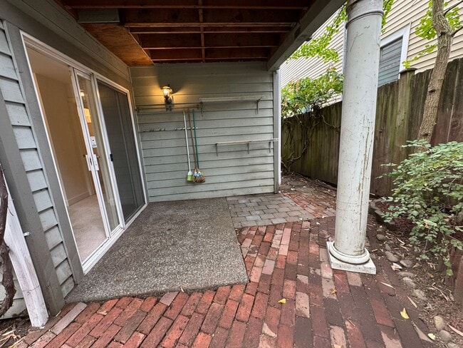 Building Photo - 1413 NW 60th St
