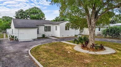 Building Photo - 201 S Biscayne River Dr