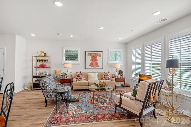 Building Photo - 420 Quartz Hl Wy