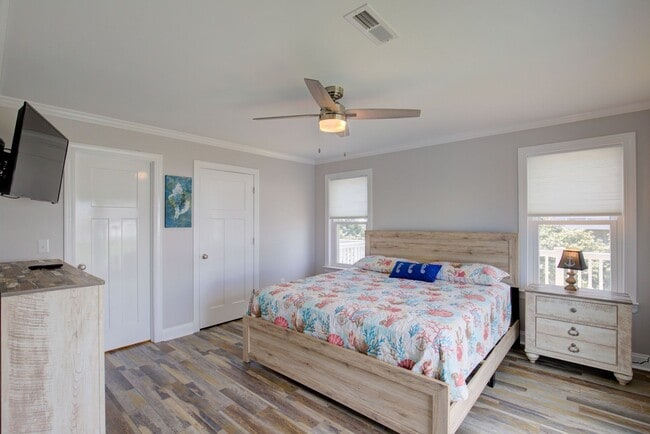 Building Photo - 304 Marina Way