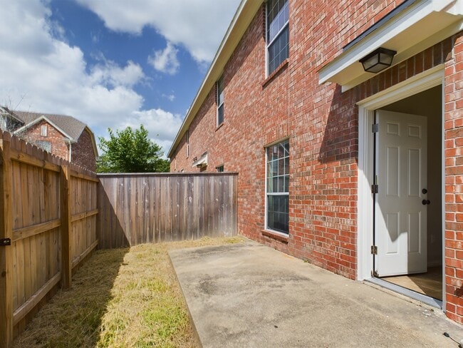 Building Photo - 1001 Krenek Tap Rd