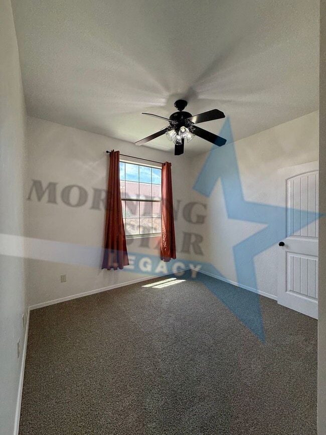 Building Photo - 4-Bedroom Home - New Carpet & Fresh Paint!