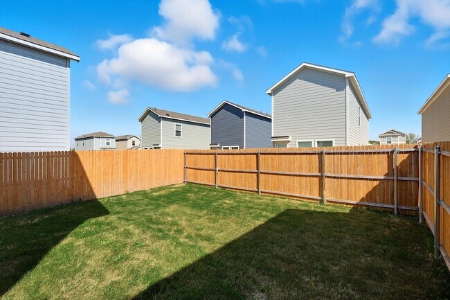 Building Photo - 924 Blue Heron Dr