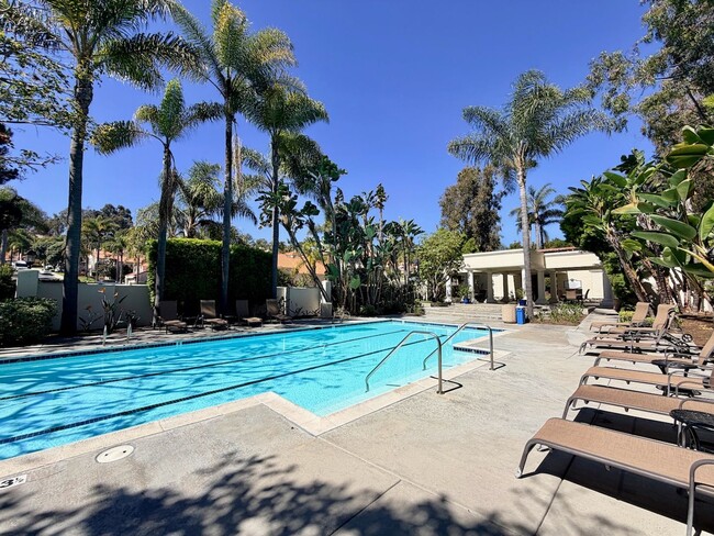 Building Photo - For Rent Available Now - Furnished House 3+BR 2.5Ba in Del Mar, charming furnished home in the hi...