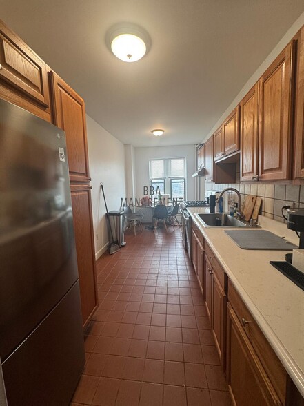 Building Photo - 448 Park Dr