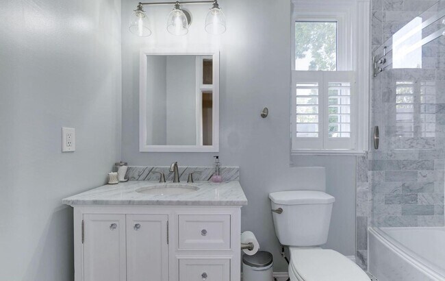 Building Photo - Spacious & Charming Victorian Row House in Burleith-Moments from Georgetown!