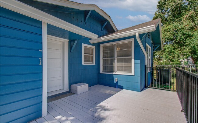 Building Photo - 1108 Kern St