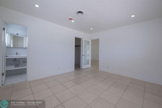 Building Photo - 928 Orange Isle