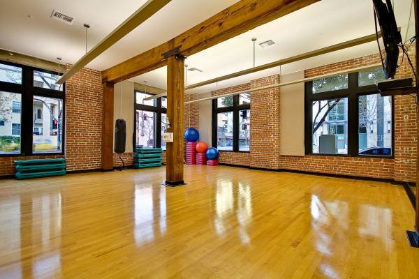 Building Photo - 500 W Harbor Dr