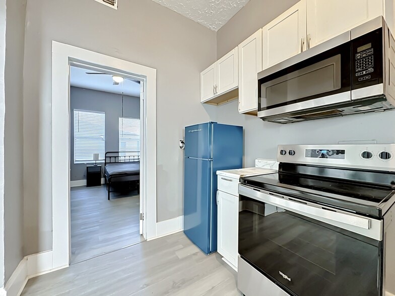 Building Photo - 1259 Hart St