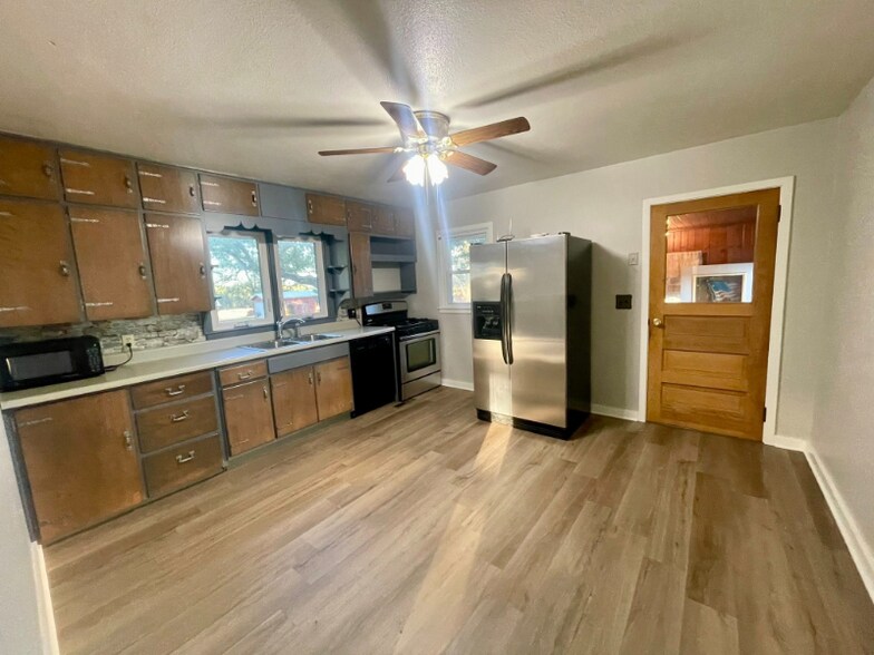 Building Photo - 2055 140th St