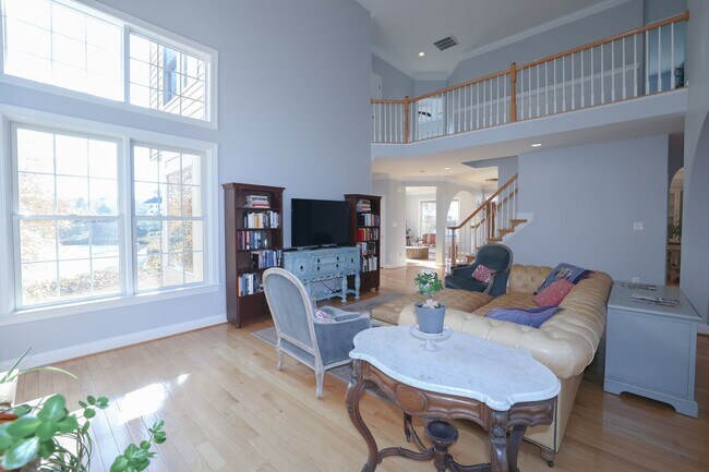 Building Photo - BEAUTIFUL SINGLE FAMILY HOME IN LANSDOWNE