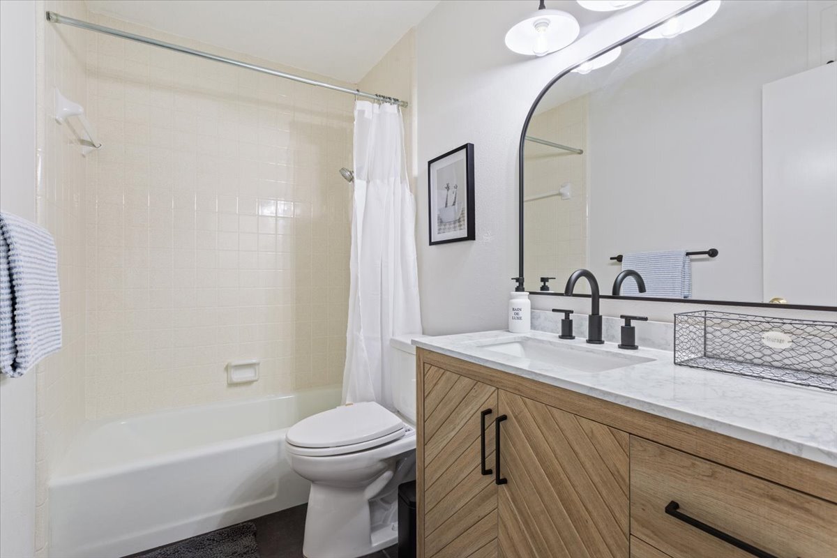 Building Photo - 12205 Midland Walk