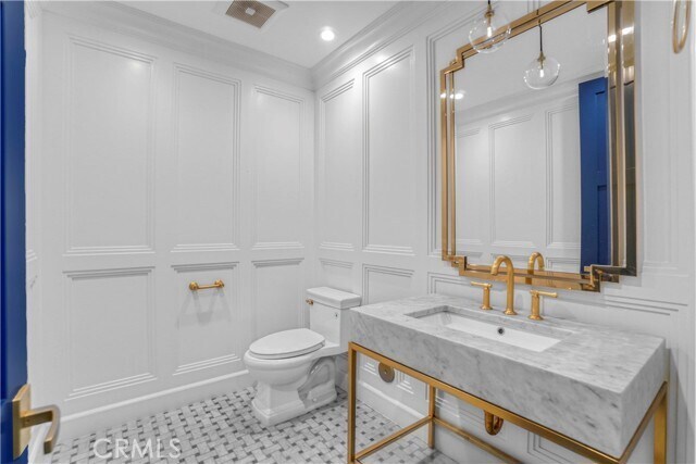 Building Photo - 2520 La Condesa Dr