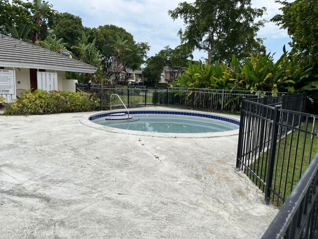 Building Photo - 3094 Bermwood Ln