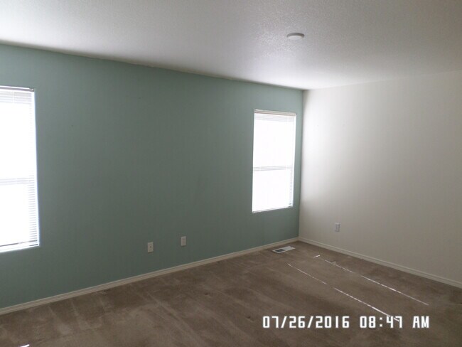 Building Photo - 3 Bedroom, 2 Bathroom Home with a 2 Car Ga...