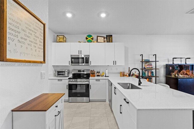 Building Photo - 4917 Oakmont Dr