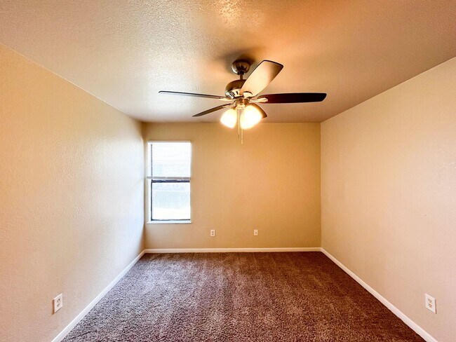 Building Photo - 1111 Nicholas Cir