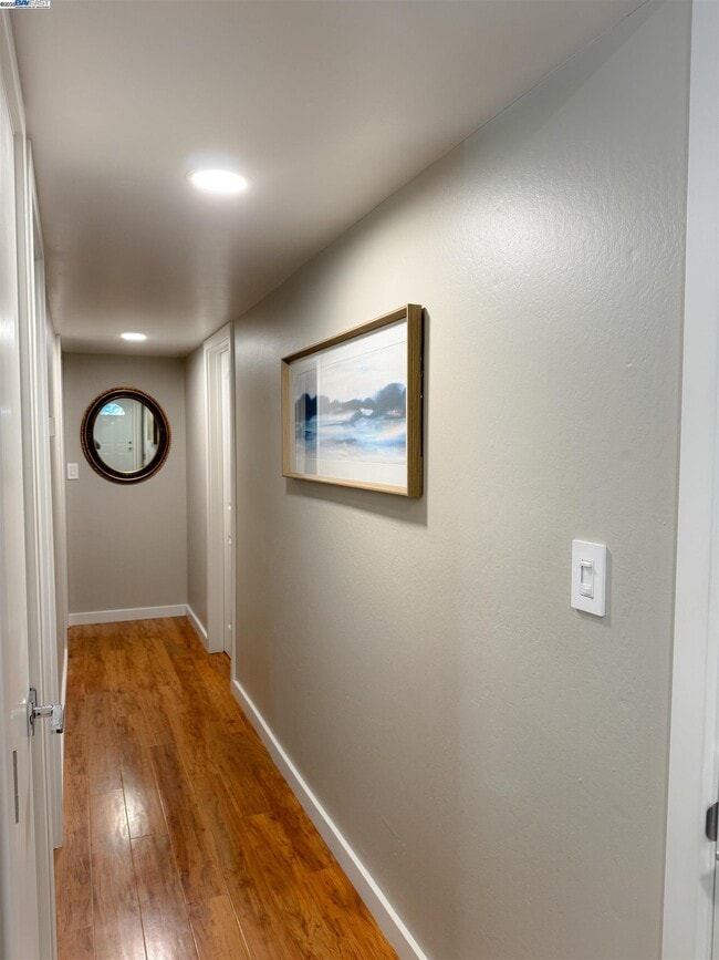 Building Photo - 148 Ascot Ct