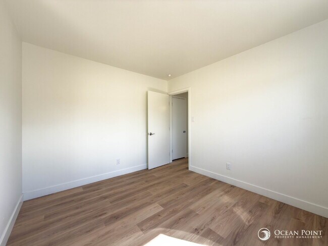 Building Photo - Newly Remodeled 2 Bedroom Apartment for Rent in Midtown Ventura!
