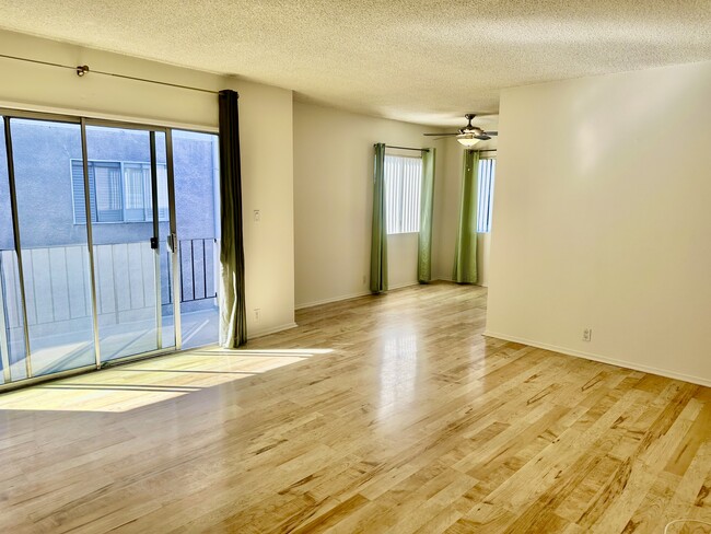 Building Photo - 4325 Dixie Canyon Ave