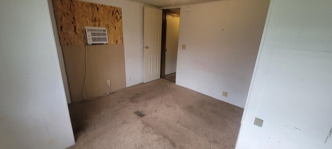 Building Photo - 112 E Cherry St