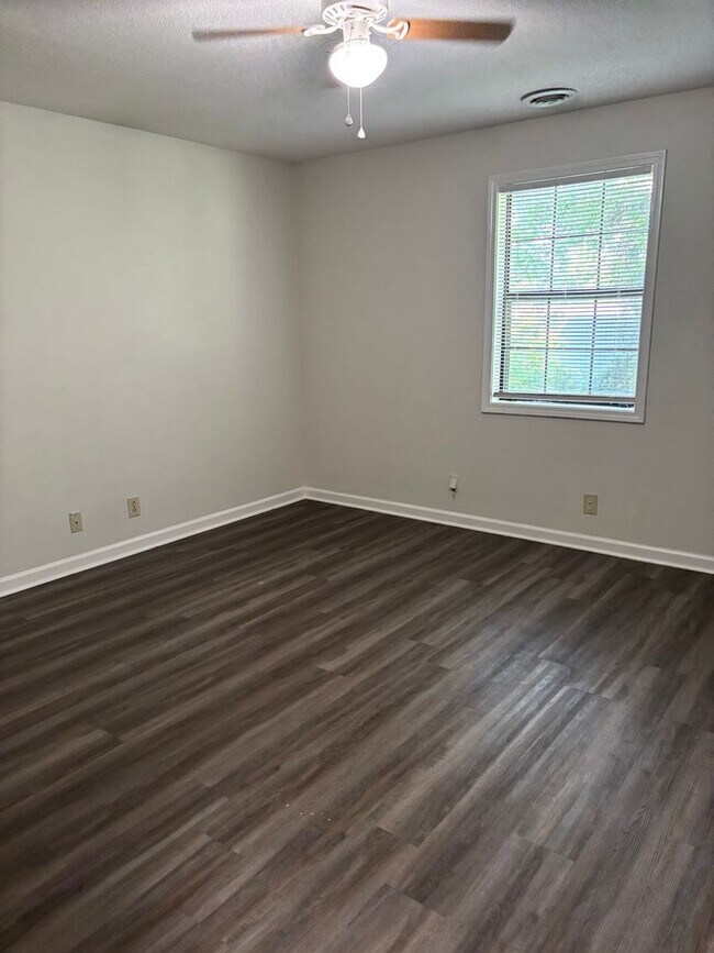 Building Photo - 1620 Baltimore Dr