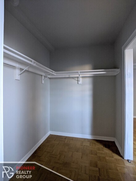 Building Photo - 739 W Belmont Ave