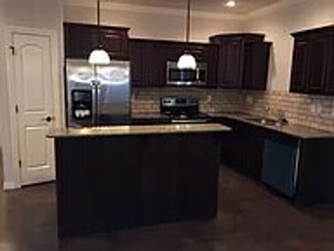 Building Photo - Cozy home in the coveted Sunbridge Villas neighborhood