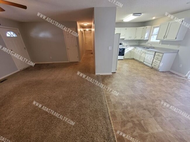 Building Photo - Beautiful Ranch Home in Shawnee-Available in SEPTEMBER!!!